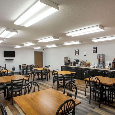 מלון Super 8 By Wyndham Washington מראה חיצוני תמונה