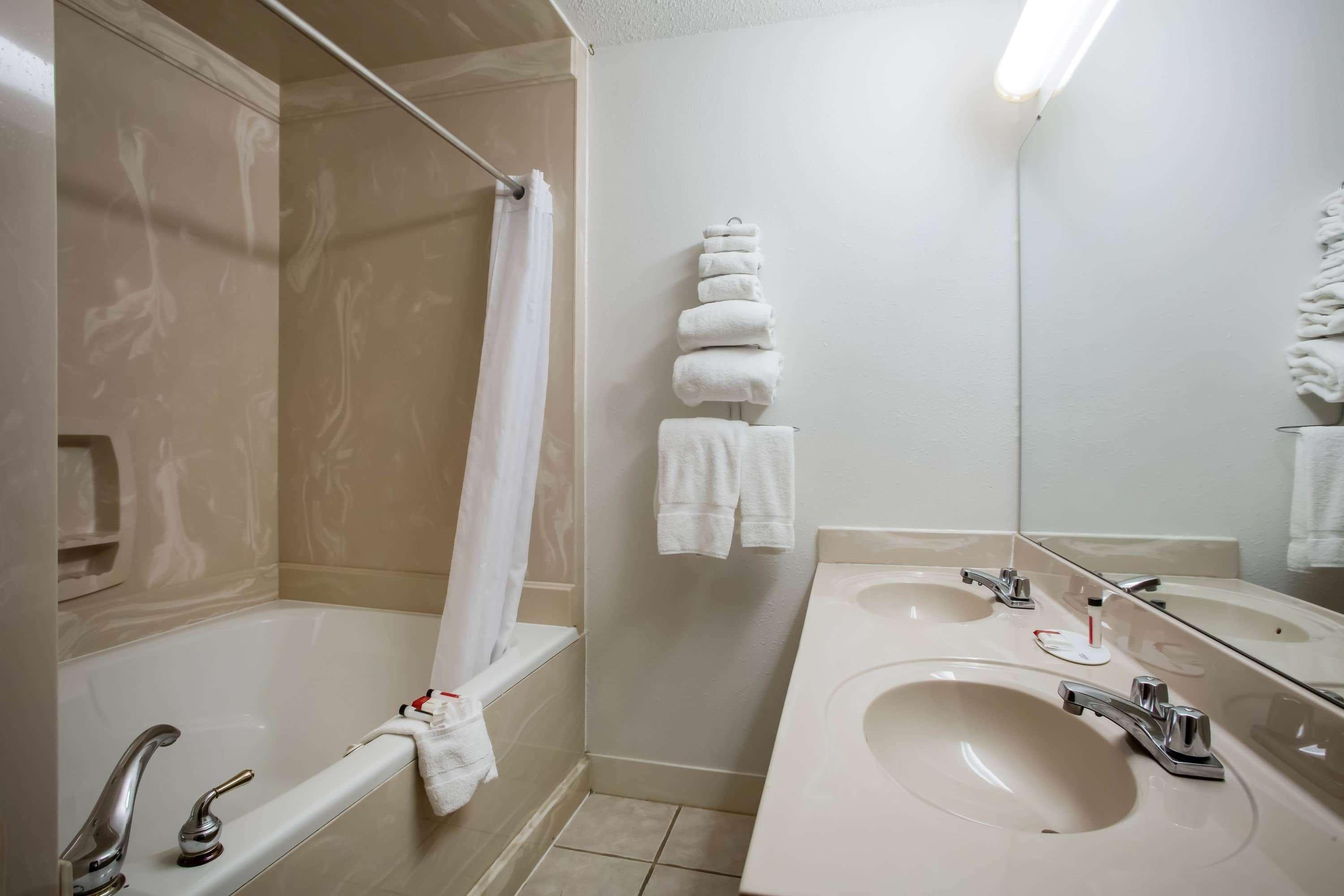 מלון Super 8 By Wyndham Washington מראה חיצוני תמונה